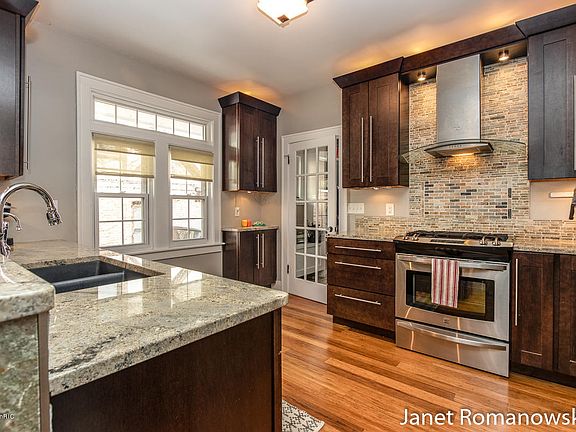3rd image of 2027 Wealthy St SE