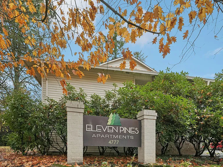 Eleven Pines — Photo 12