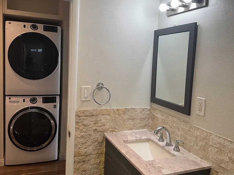 24433 University Ave — Photo 10
