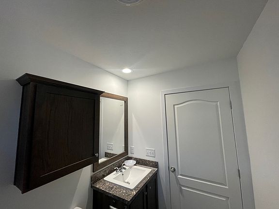3rd image of 516 Courtland Ln #692