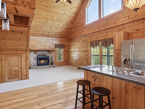 2nd image of 1816 Trout Way
