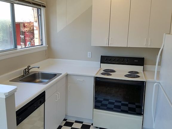 3rd image of 324 NE 65th St #6432382