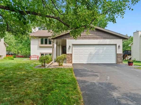 9220 Orchid Ln N, Maple Grove, MN 55369