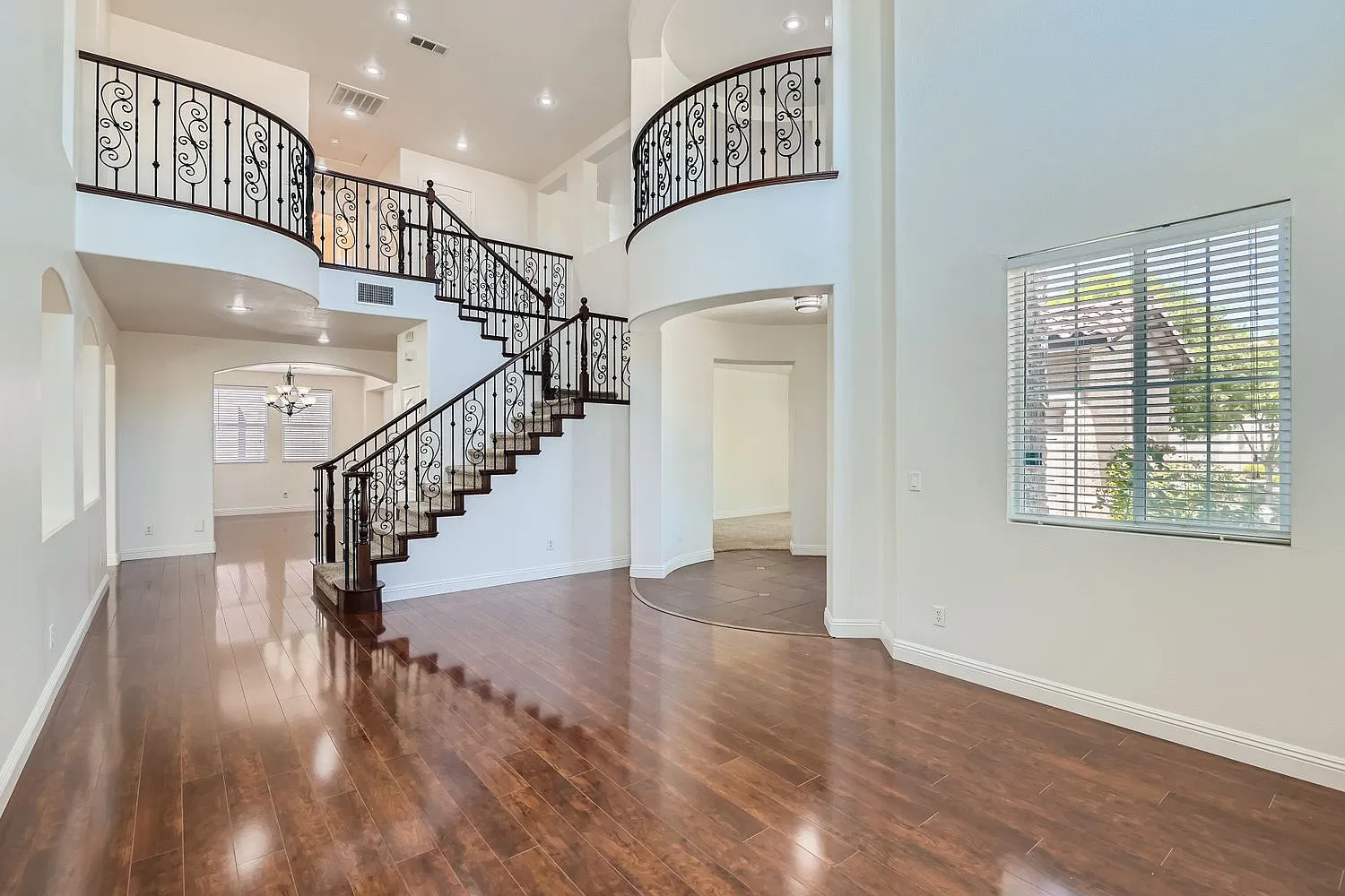 4-Bedroom Northwest Las Vegas Home with Private Pool & Spa — Photo 3