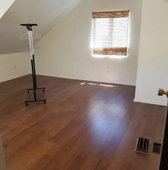 2114 W Melrose St — Photo 9