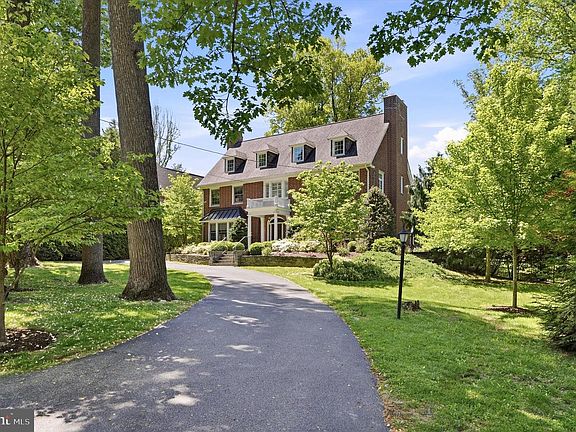 4th image of 207 Curwen Rd