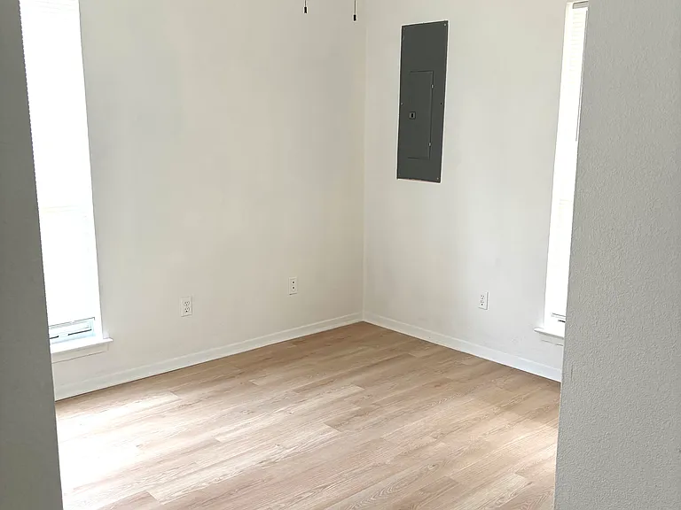 312 Franklin Ave — Photo 13