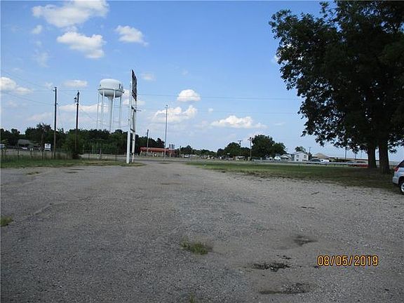 2nd image of 705 S Interstate Highway 45