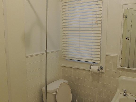 5th image of 315 W Grant Ave