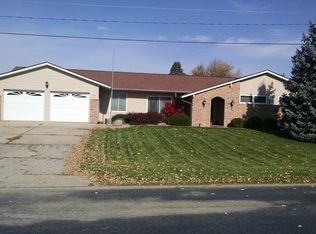 108 3rd St W, Newhall, IA 52315