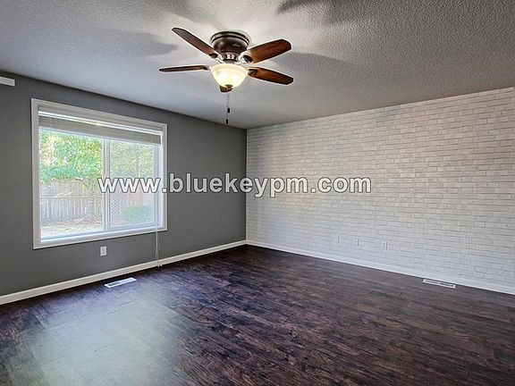 5th image of 1915 SE 189th Ct