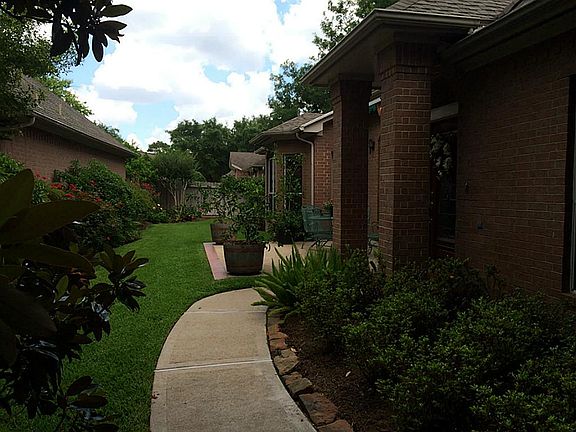 2nd image of 13911 Aspen Cove Dr