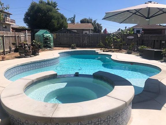 New Baja ledge saltwater pool & hot tub.