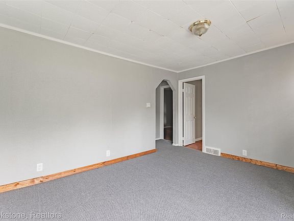 4th image of 62 Court St