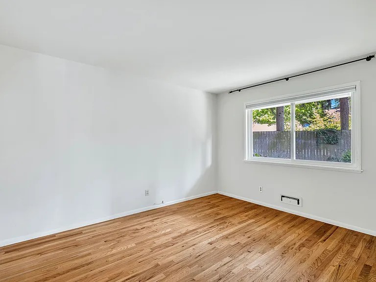 9140 NE 21st Pl — Photo 16