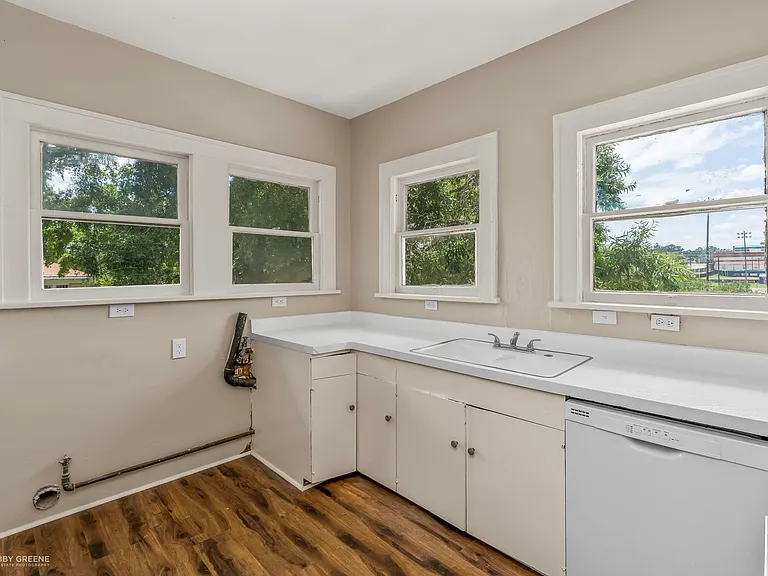 3305 Creswell Ave — Photo 18