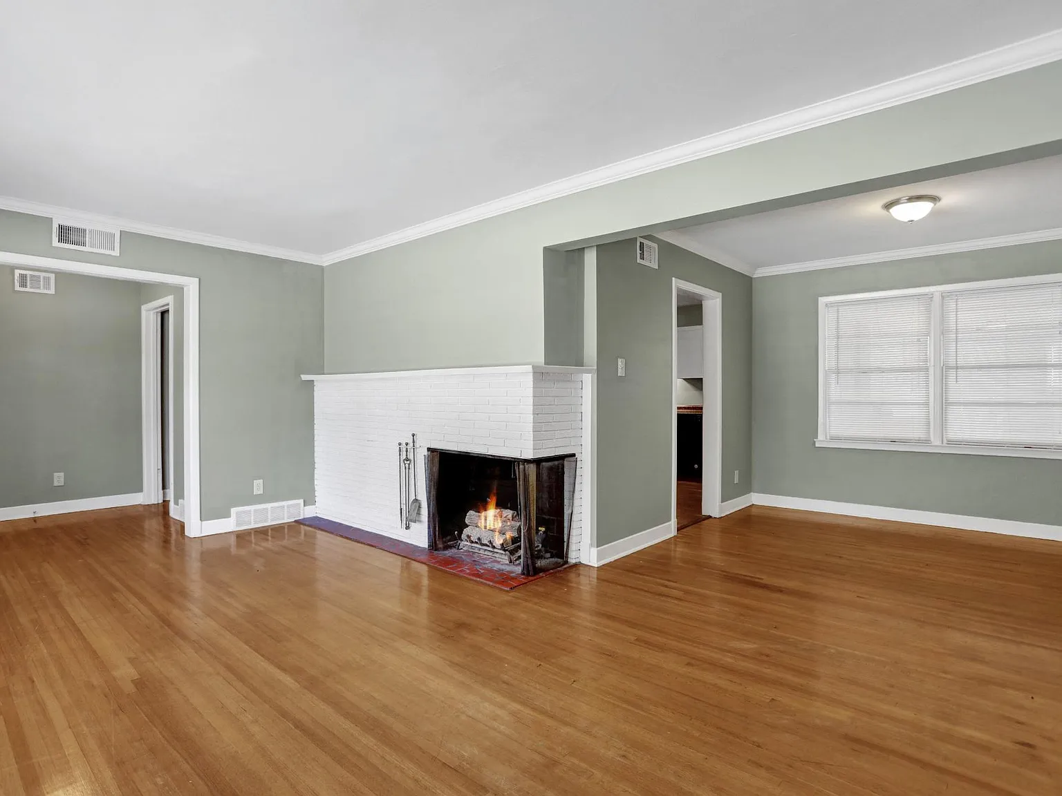 3 bed, 1861 sqft, $1,975 — Photo 3