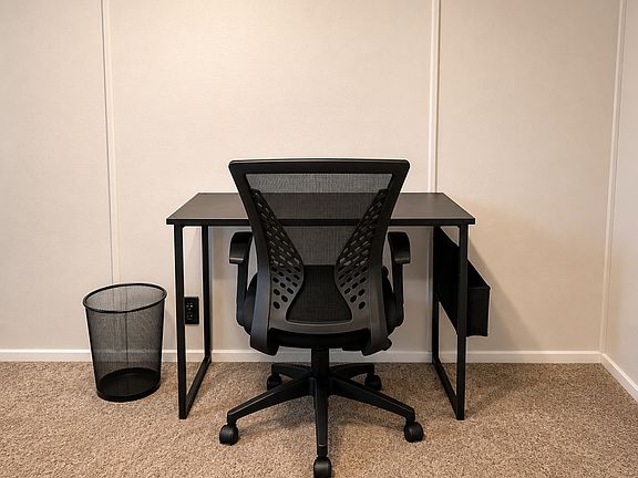 4th image of 325 Robin Ln