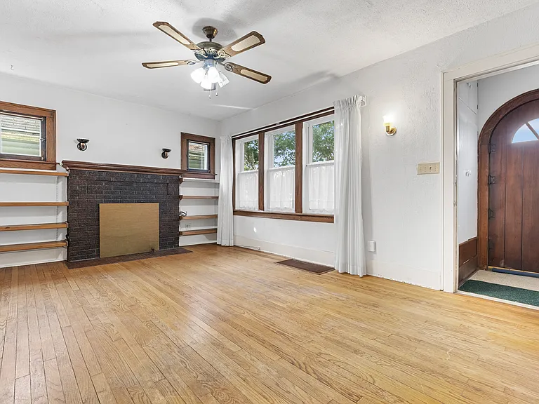 218 N Magnolia Ave — Photo 3