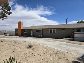 10085 El Sereno Ave, Lucerne Valley, CA