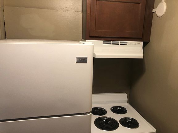 2nd image of 123 1/2 S Main St #17637948