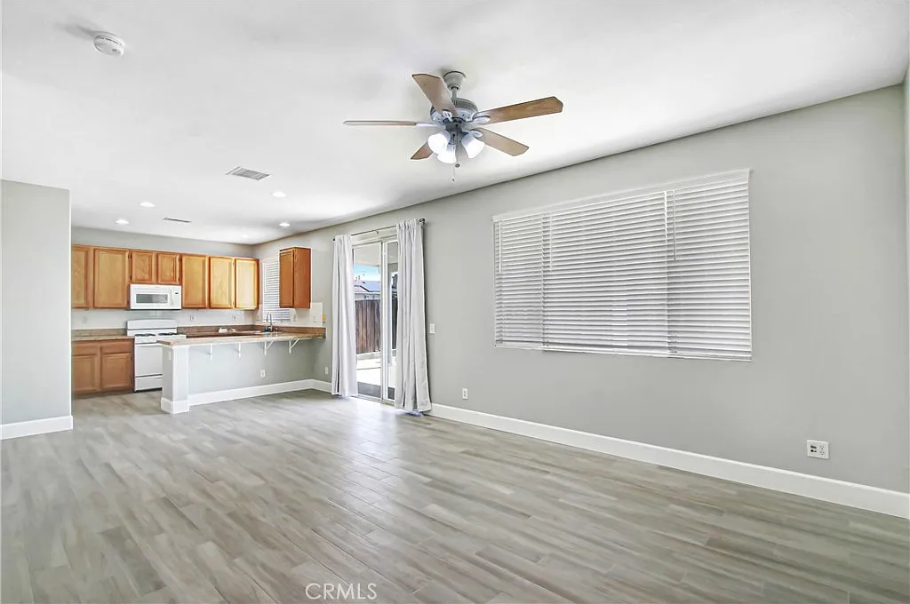3 bed, 2.5 bath, 1500 sqft, $3,700 — Photo 4