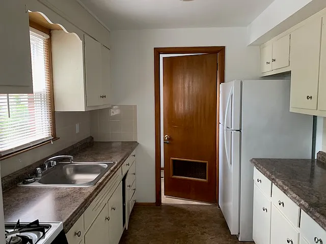 1 bed, 700 sqft, $1,300 — Photo 4