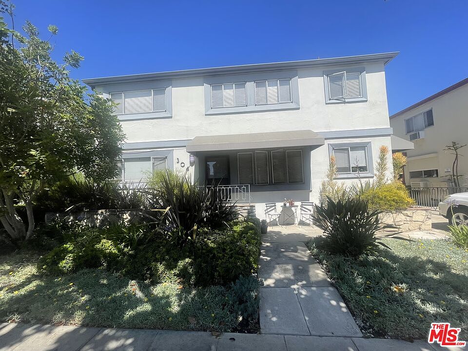 1st image of 304 S Doheny Dr
