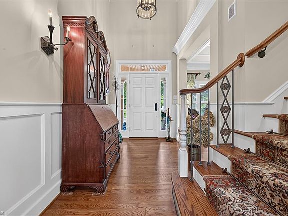 3rd image of 128 Knicker Ln