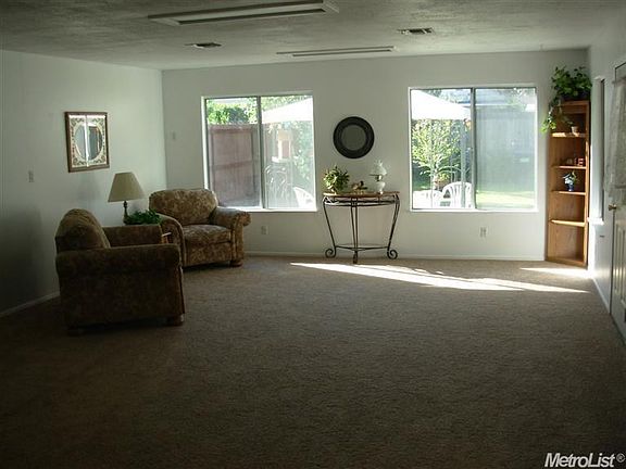 4th image of 3920 Rosemary Cir
