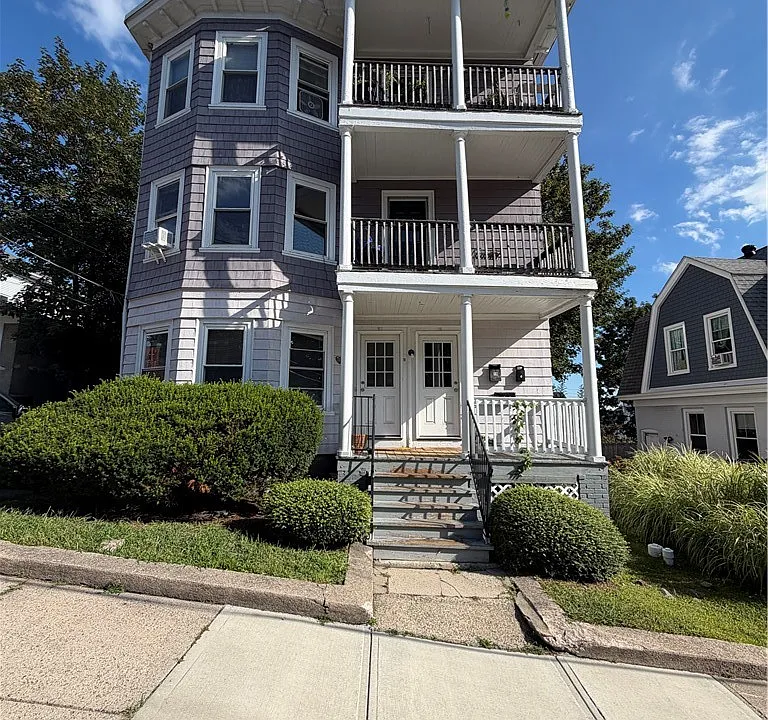 19 Manning St #1