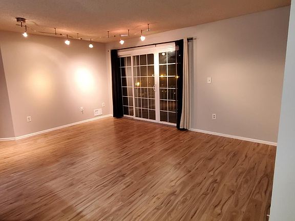 5th image of 261 Kempsey Dr