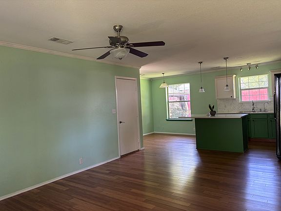 4th image of 209 E Gail Ln