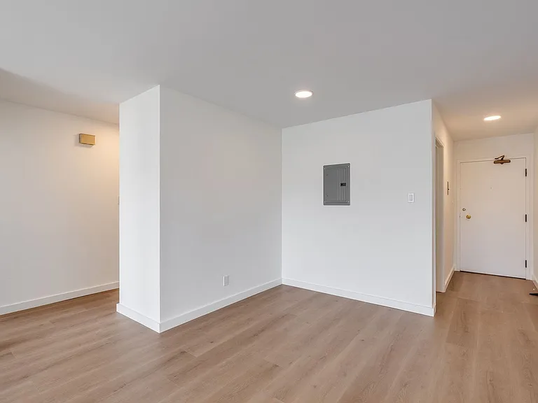 420 7th Avenue — Photo 12
