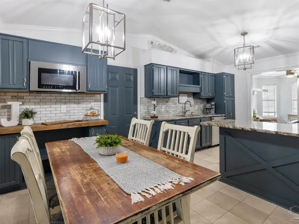 2001 Silverado Rd, Pensacola, FL 32506