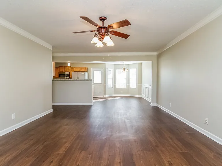 1449 Westview Dr — Photo 3