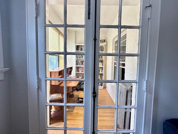 3rd image of 5141 S Greenwood Ave APT 2