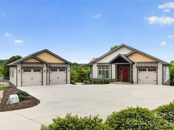 141 Round Top Cir, Mills River, NC 28759