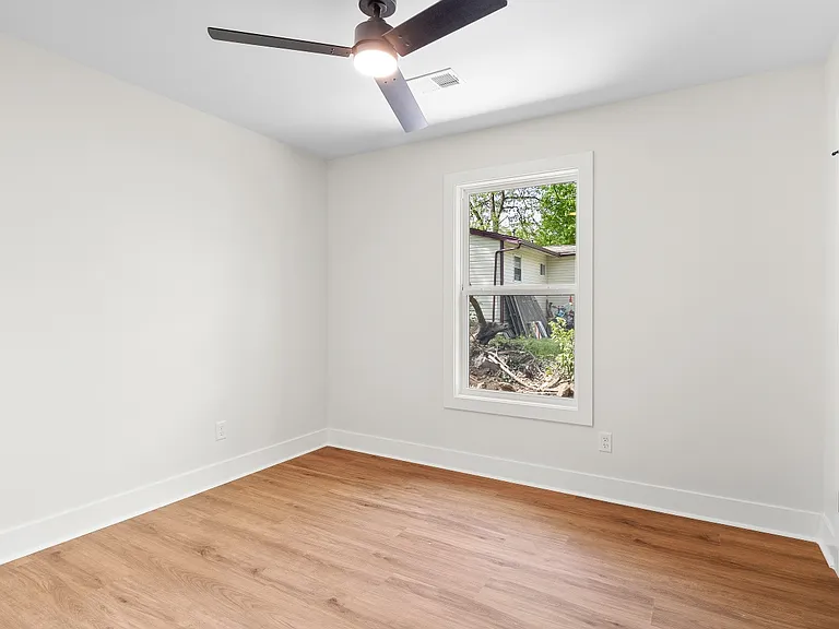 12407 Hiawatha Ave — Photo 18