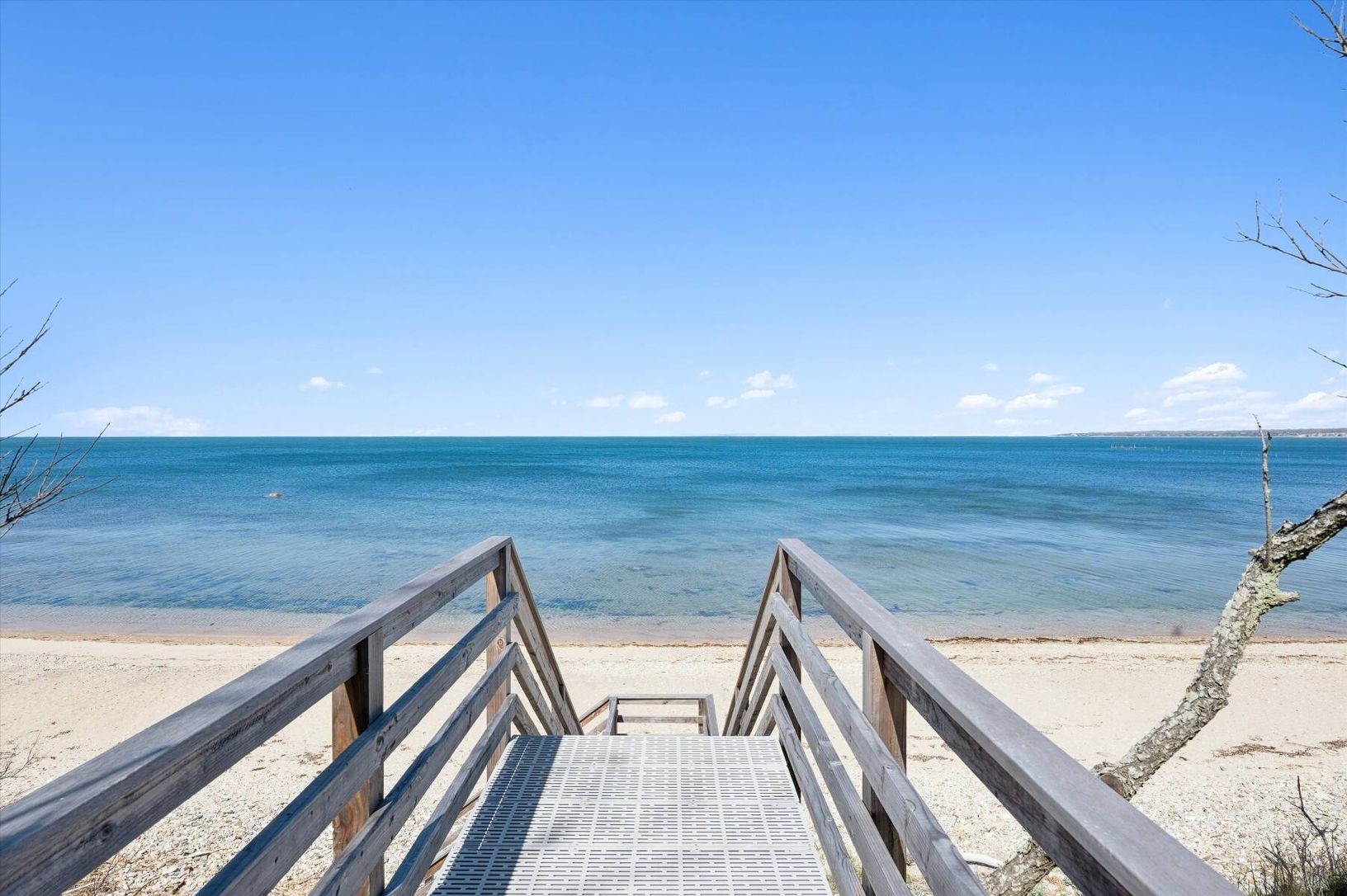  Access to Miles of White Sand Bay Beach