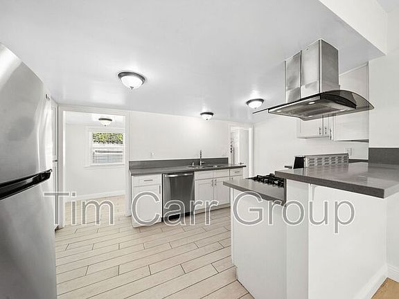 4th image of 2545 Elden Ave