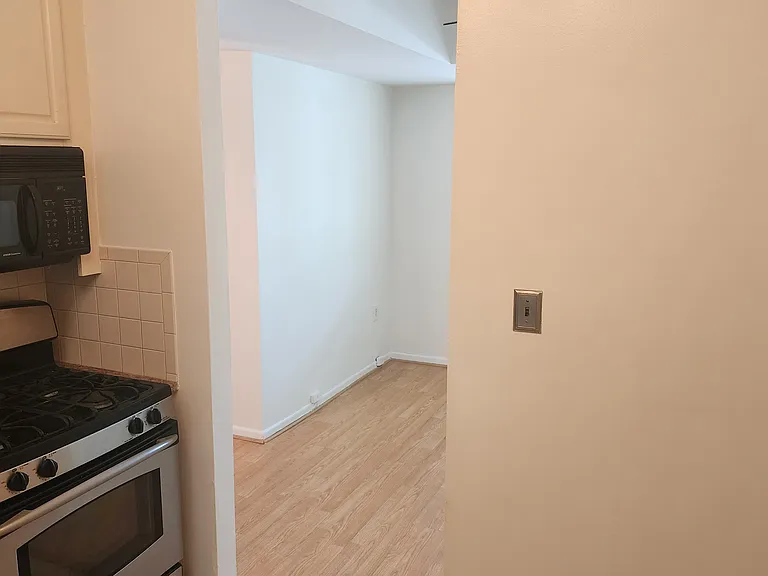 200 N Maple Ave #101 — Photo 7