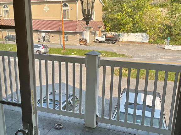 5th image of 1202 Creekview Ln