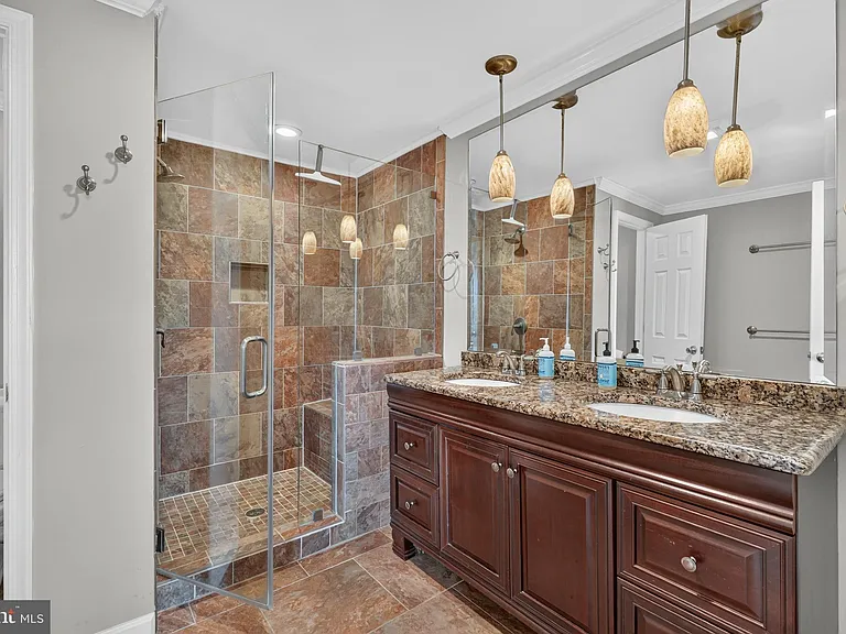 6453 Linleigh Way — Photo 18
