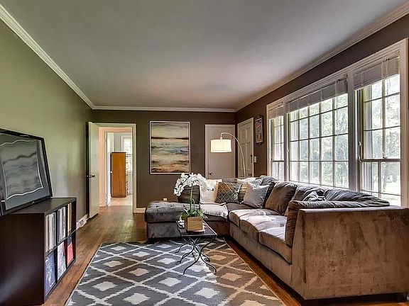 4th image of 709 Brook Hollow Rd