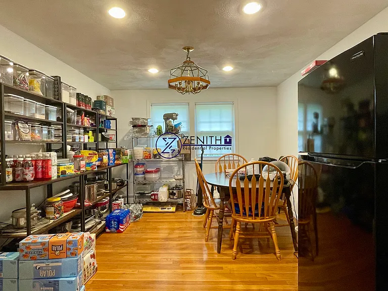 94 Walnut St #1 — Photo 4