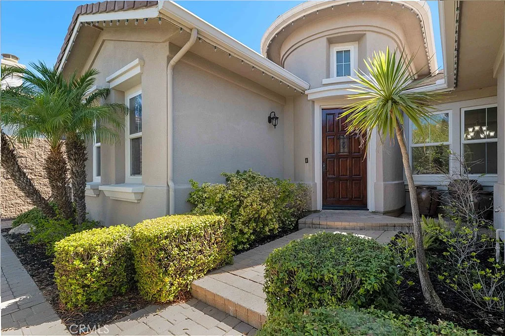 4 bed, 4.5 bath, 3303 sqft, $8,550 — Photo 3