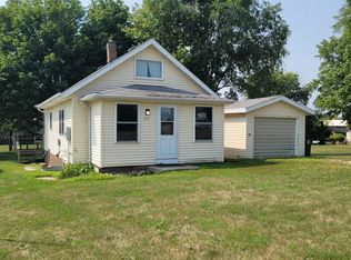 113 W High St, Russell, MN 56169