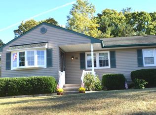 28 Sherri Ln, Sicklerville, NJ 08081