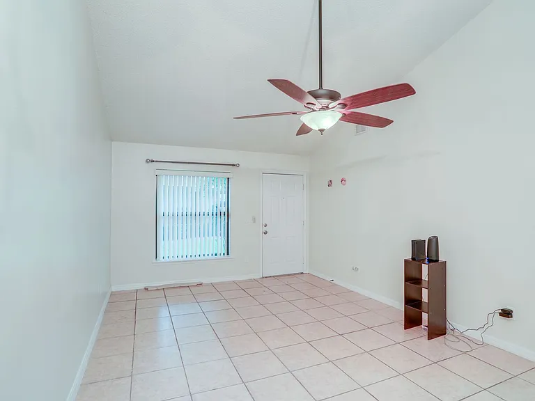 407 Douglas Way — Photo 5